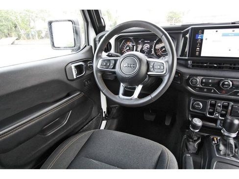 Used 2024 Jeep Wrangler Unlimited Sahara AWD/4WD image 8