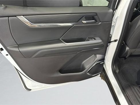 Used 2025 GMC Acadia Elevation image 42