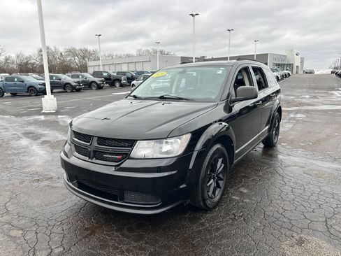 Used 2020 Dodge Journey SE w/ SE Popular Equipment Group image 4