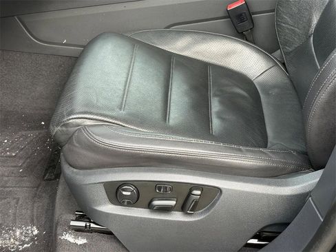 Used 2017 Volkswagen Touareg Wolfsburg Edition image 22