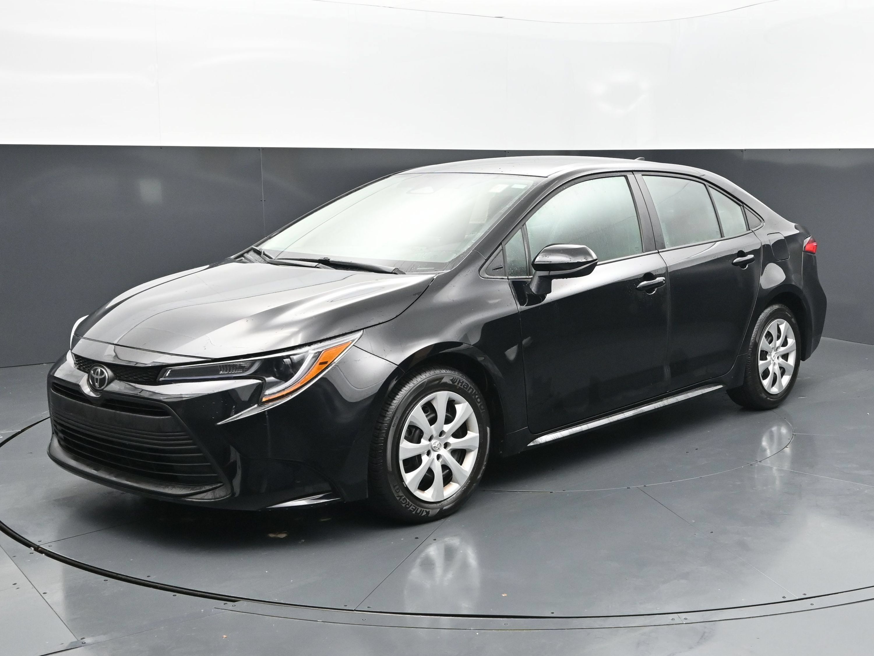 Used 2026 Toyota Corolla LE FWD image 1