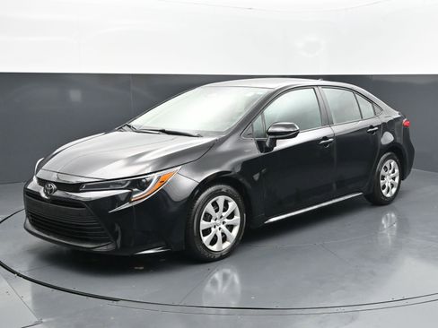 Used 2026 Toyota Corolla LE FWD image 1