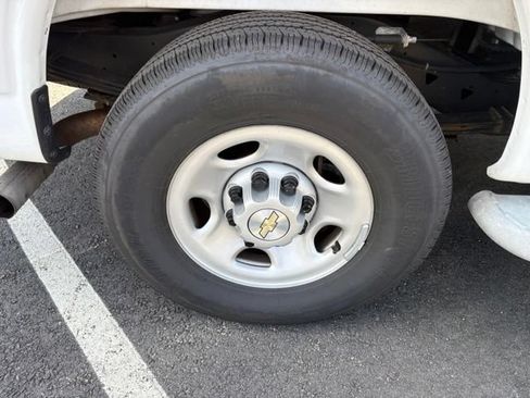 Used 2025 Chevrolet Express 2500 w/ Driver Convenience Package RWD image 10