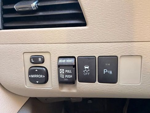Used 2012 Toyota Sienna XLE w/ Entertainment Pkg FWD image 22