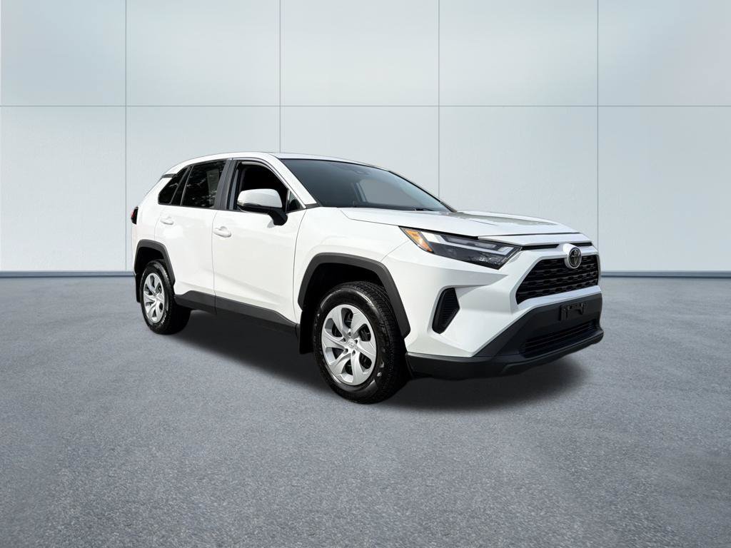 Used 2024 Toyota RAV4 LE AWD/4WD image 4