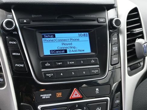 Used 2017 Hyundai Elantra GT image 24