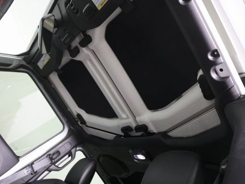 Used 2018 Jeep Wrangler Unlimited Rubicon image 8