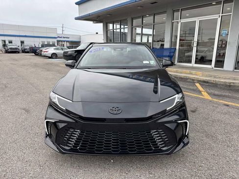 Used 2025 Toyota Camry XSE w/ Premium Package FWD image 2