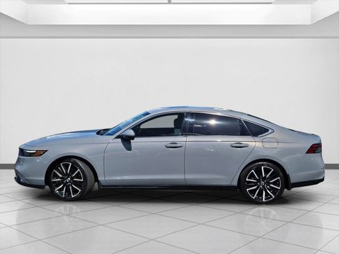 Used 2024 Honda Accord Touring image 8