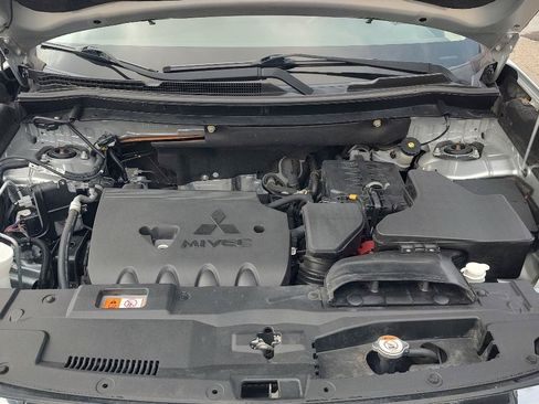 Used 2018 Mitsubishi Outlander SEL AWD/4WD image 27