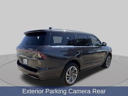 Used 2025 Lincoln Navigator Reserve AWD/4WD image 3