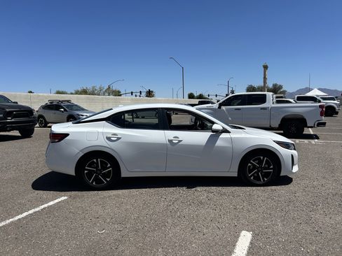 Used 2024 Nissan Sentra SV FWD image 5