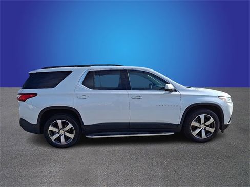 Used 2020 Chevrolet Traverse LT w/ LT Premium Package image 3