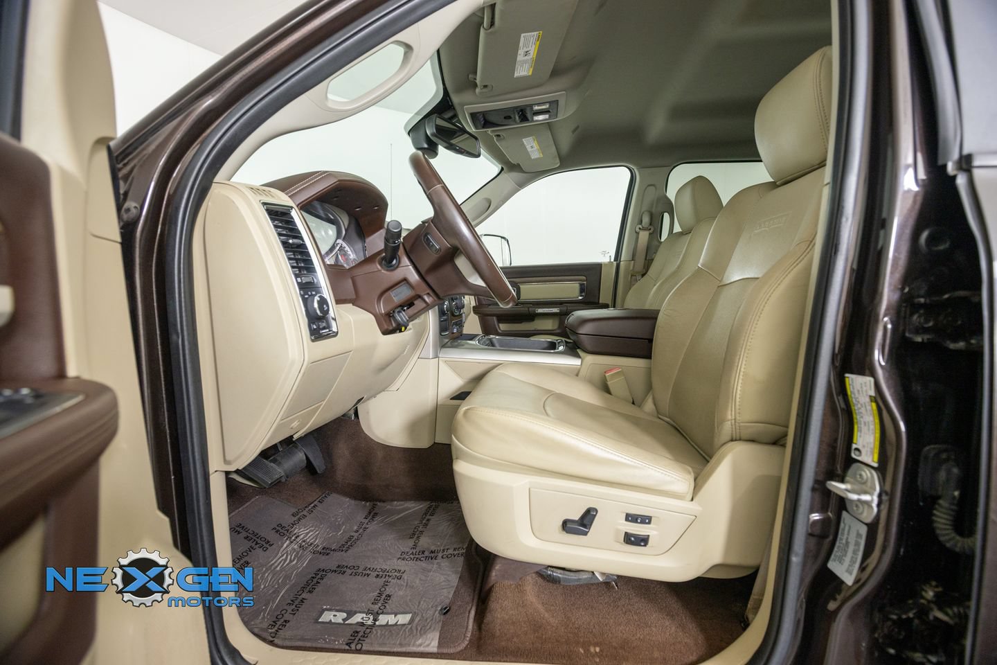 Used 2017 RAM 2500 Laramie w/ Convenience Group AWD/4WD image 12