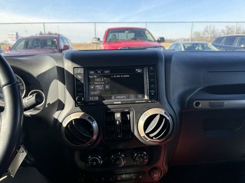 Used 2016 Jeep Wrangler Unlimited Sahara image 13