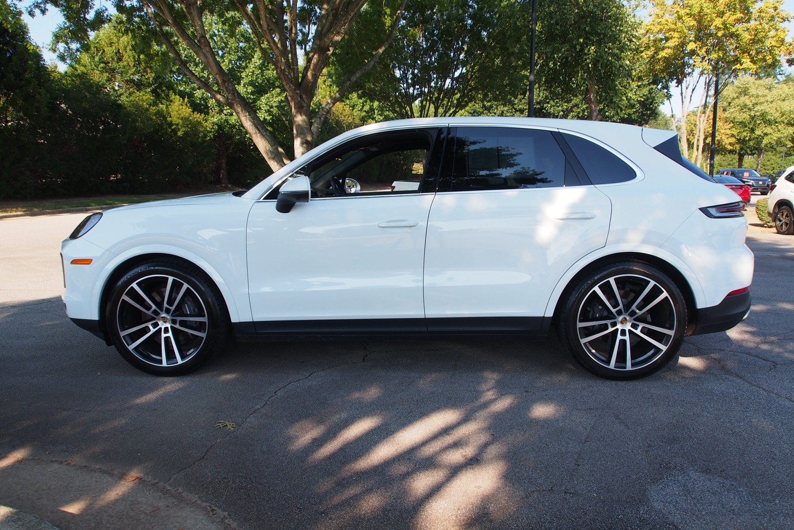 Used 2024 Porsche Cayenne AWD/4WD image 4