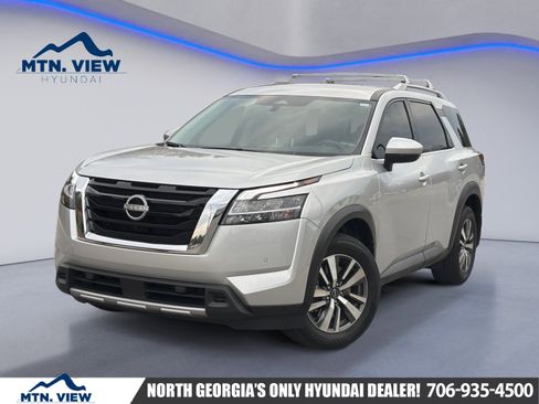 Used 2024 Nissan Pathfinder SL image 1