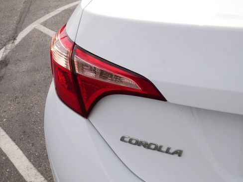 Used 2018 Toyota Corolla LE w/ LE Premium Package w/Moonroof FWD image 17