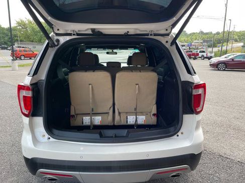 Used 2016 Ford Explorer XLT w/ Equipment Group 202A AWD/4WD image 29