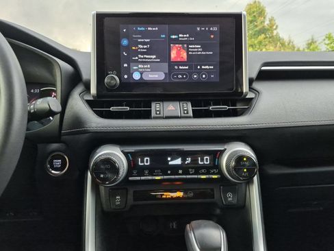 Used 2023 Toyota RAV4 XLE Premium FWD image 17
