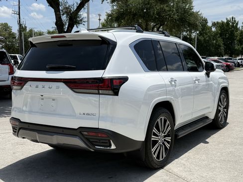 Used 2026 Lexus LX 600 4WD w/ Accessory Package (Z1) image 5