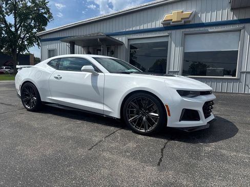 Used 2018 Chevrolet Camaro ZL1 RWD image 13