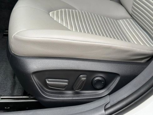 Certified 2022 Toyota Camry SE image 19