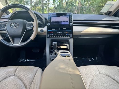 Used 2020 Toyota Avalon Limited image 13