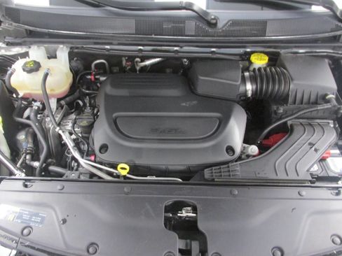 Used 2023 Chrysler Pacifica Touring-L FWD image 40