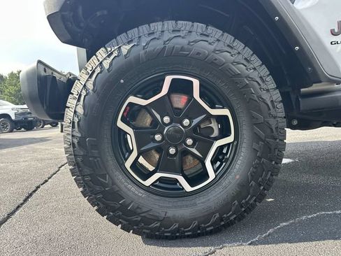Used 2023 Jeep Gladiator Rubicon w/ LED Lighting Group AWD/4WD image 32