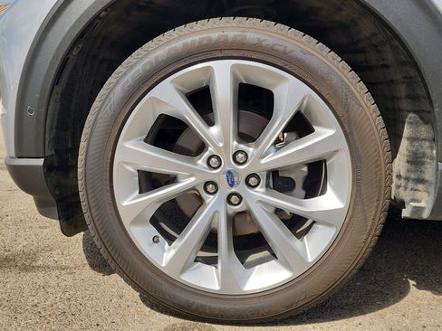 Used 2022 Ford Explorer Platinum w/ Equipment Group 601A image 9