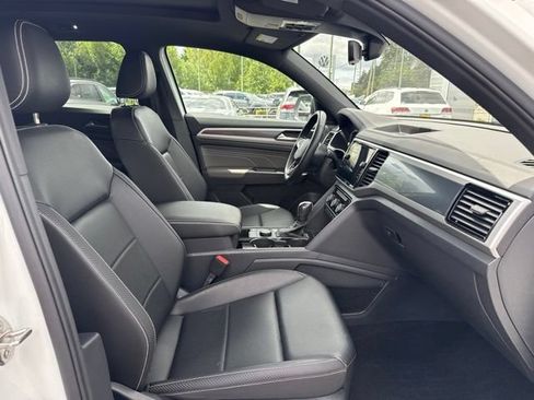 Used 2023 Volkswagen Atlas Cross Sport SEL R-Line AWD/4WD image 9