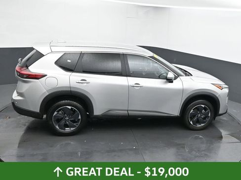 Used 2024 Nissan Rogue SV image 45