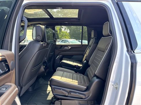 New 2026 GMC Yukon XL Denali Ultimate AWD/4WD image 9