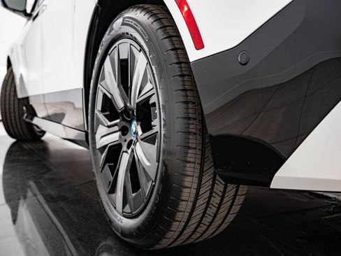 Certified 2025 BMW iX xDrive50 w/ Premium Package AWD/4WD image 48