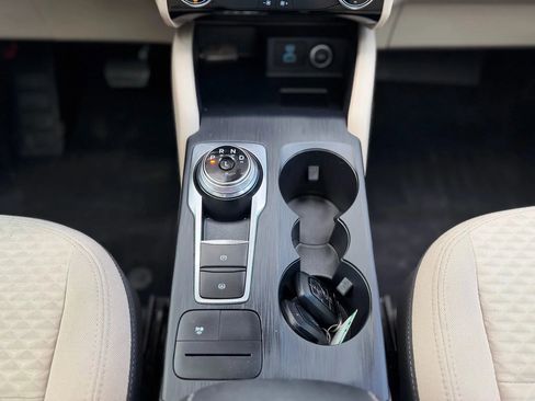 Used 2021 Ford Escape SE w/ SE Sport Appearance Package image 22