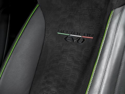 Used 2022 Lamborghini Huracan EVO RWD image 21