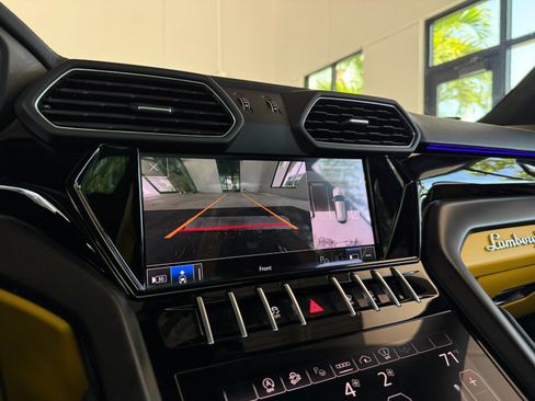 Used 2022 Lamborghini Urus AWD/4WD image 40