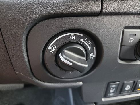 New 2026 Nissan Frontier SV w/ All-Weather Content Package AWD/4WD image 20