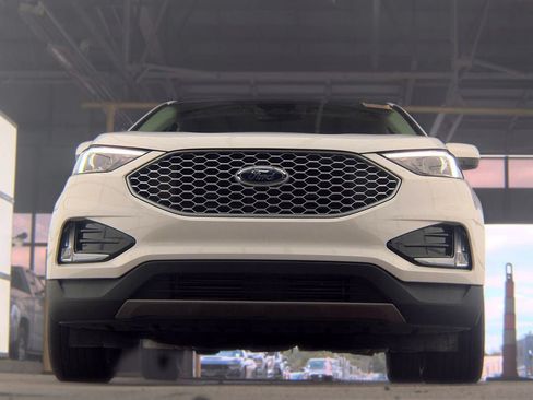 Used 2024 Ford Edge SEL w/ Convenience Package AWD/4WD image 3
