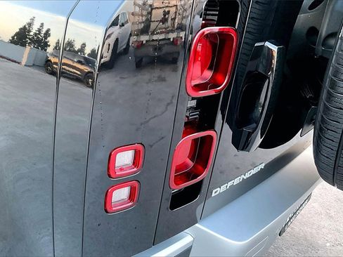 Used 2025 Land Rover Defender 110 S image 21