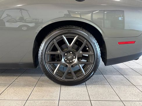 Used 2017 Dodge Challenger R/T image 22