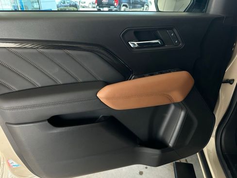 Certified 2024 GMC Canyon AT4 w/ Technology Package AWD/4WD image 5