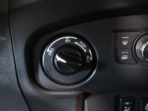 Used 2023 Nissan Frontier PRO-4X w/ Pro Convenience Package AWD/4WD image 9