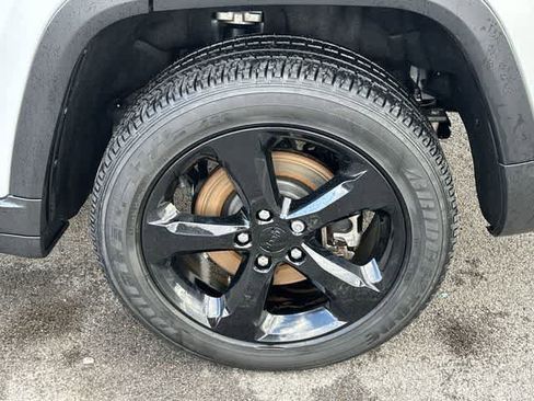 Used 2023 Jeep Grand Cherokee L Altitude image 5