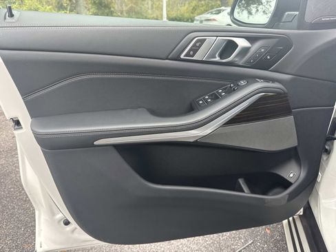 Used 2024 BMW X5 xDrive50e image 17