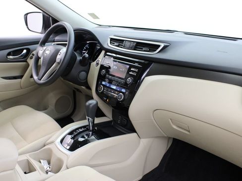 Used 2016 Nissan Rogue SV FWD image 24