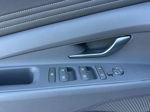 New 2025 Hyundai Elantra SEL image 8