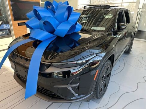 Used 2025 Jeep Wagoneer S Launch Edition image 2