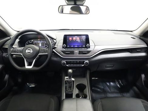 Used 2025 Nissan Altima 2.5 SV FWD image 14